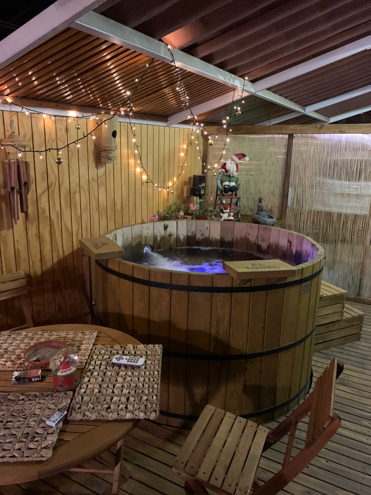 Construidas con Ciprés Premium, tinas calientes, tinajas de madera para spa , hot tubs de madera , jacuzzis de madera, bañera de hidromasaje de madera ,mantenimiento de tinajas , spa en casa con hot tub , relax al aire libre , tinajas artesanales , hot tubs para fiestas , calefactor leña interior, leña exterior, gas, bomba de calor (eléctrico bajo consumo). , piscina de agua caliente