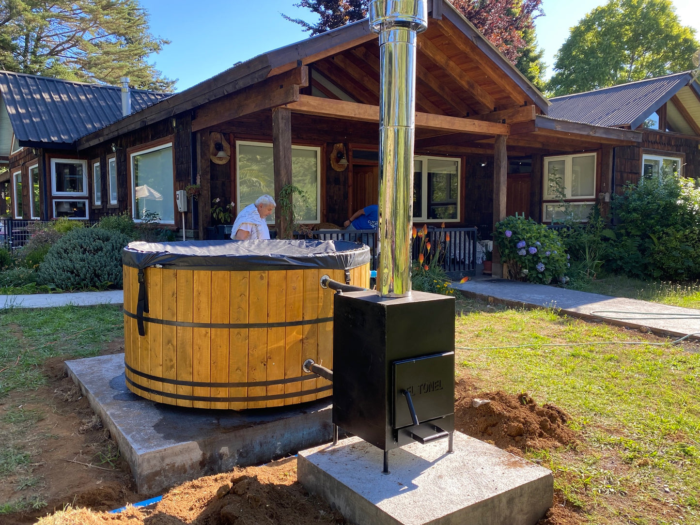 Construidas con Ciprés Premium, tinas calientes, tinajas de madera para spa , hot tubs de madera , jacuzzis de madera, bañera de hidromasaje de madera ,mantenimiento de tinajas , spa en casa con hot tub , relax al aire libre , tinajas artesanales , hot tubs para fiestas , calefactor leña exterior , piscina de agua caliente