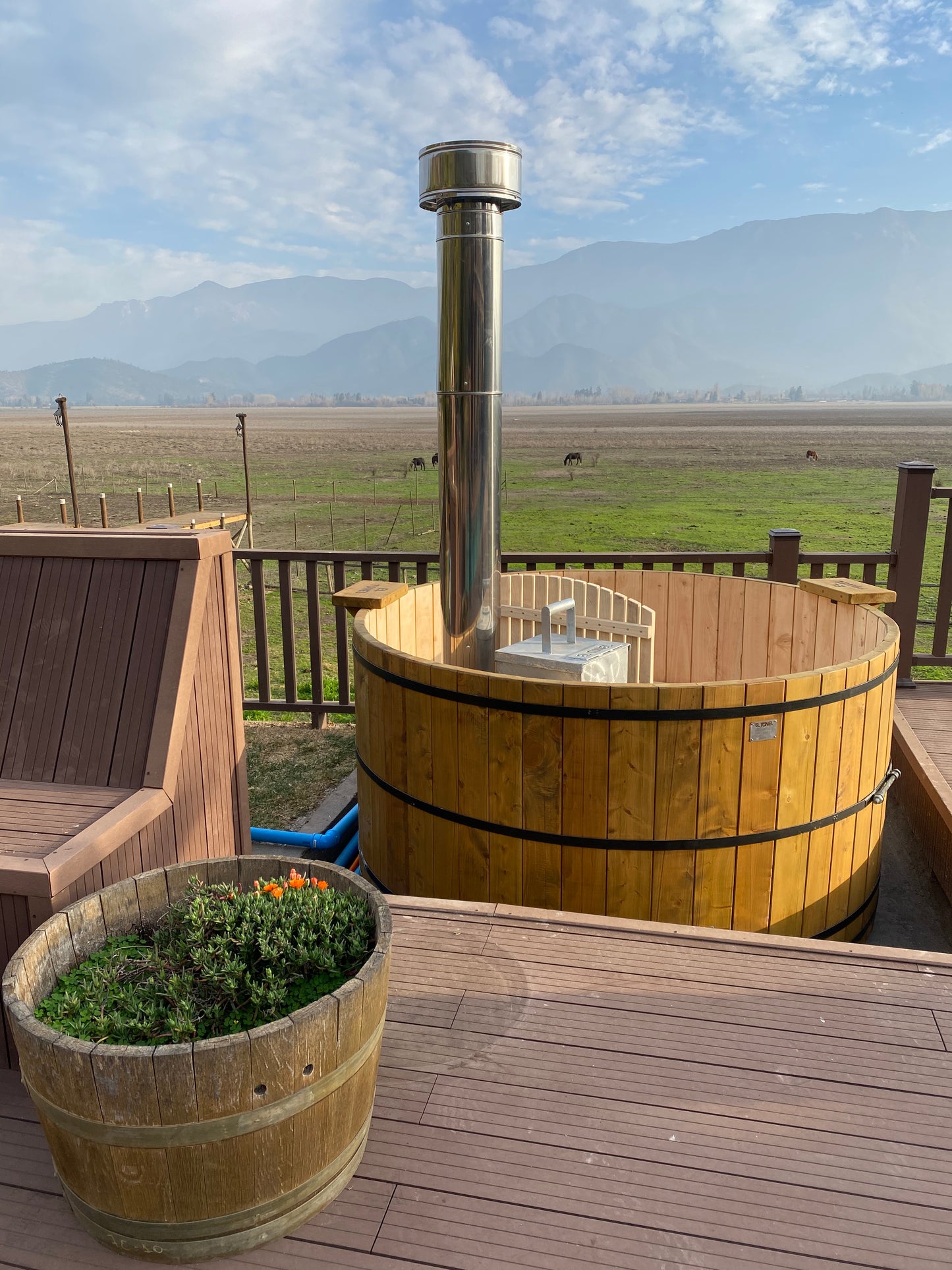 Construidas con Ciprés Premium, tinas calientes, tinajas de madera para spa , hot tubs de madera , jacuzzis de madera, bañera de hidromasaje de madera ,mantenimiento de tinajas , spa en casa con hot tub , relax al aire libre , tinajas artesanales , hot tubs para fiestas , leña interior, piscina de agua caliente