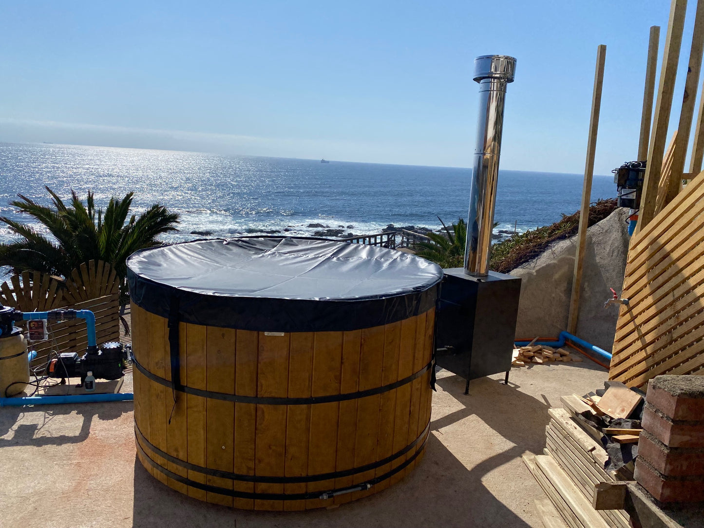 Construidas con Ciprés Premium, tinas calientes, tinajas de madera para spa , hot tubs de madera , jacuzzis de madera, bañera de hidromasaje de madera ,mantenimiento de tinajas , spa en casa con hot tub , relax al aire libre , tinajas artesanales , hot tubs para fiestas , calefactor leña exterior , piscina de agua caliente